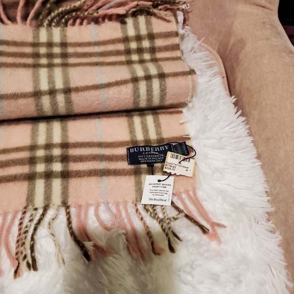 🎀 Authentic Vintage Burberry Nova Check Scarf 🎀 - Picture 4 of 5
